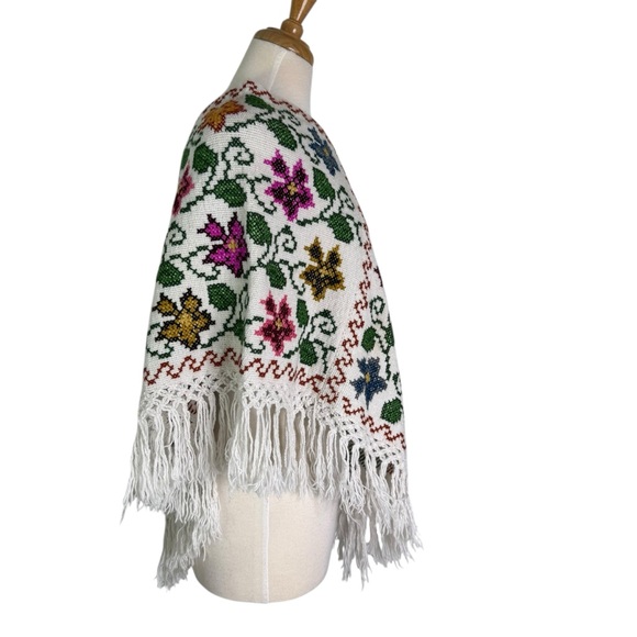 Embroidered Boho Mexican Mananita Poncho One size - Picture 4 of 13